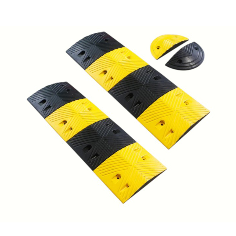 مطبات سرعة مطاطية معززة متعددة الأحجام من الدرجة الصناعية عالية التحمل ومضادة للانزلاق